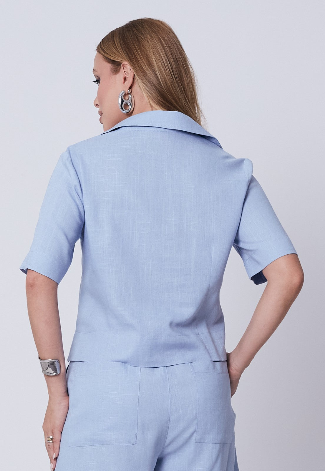 Conjunto Mamorena em Linho de Camisa Manga Curta com Bolsos Bordados e Short com Elástico no Cos