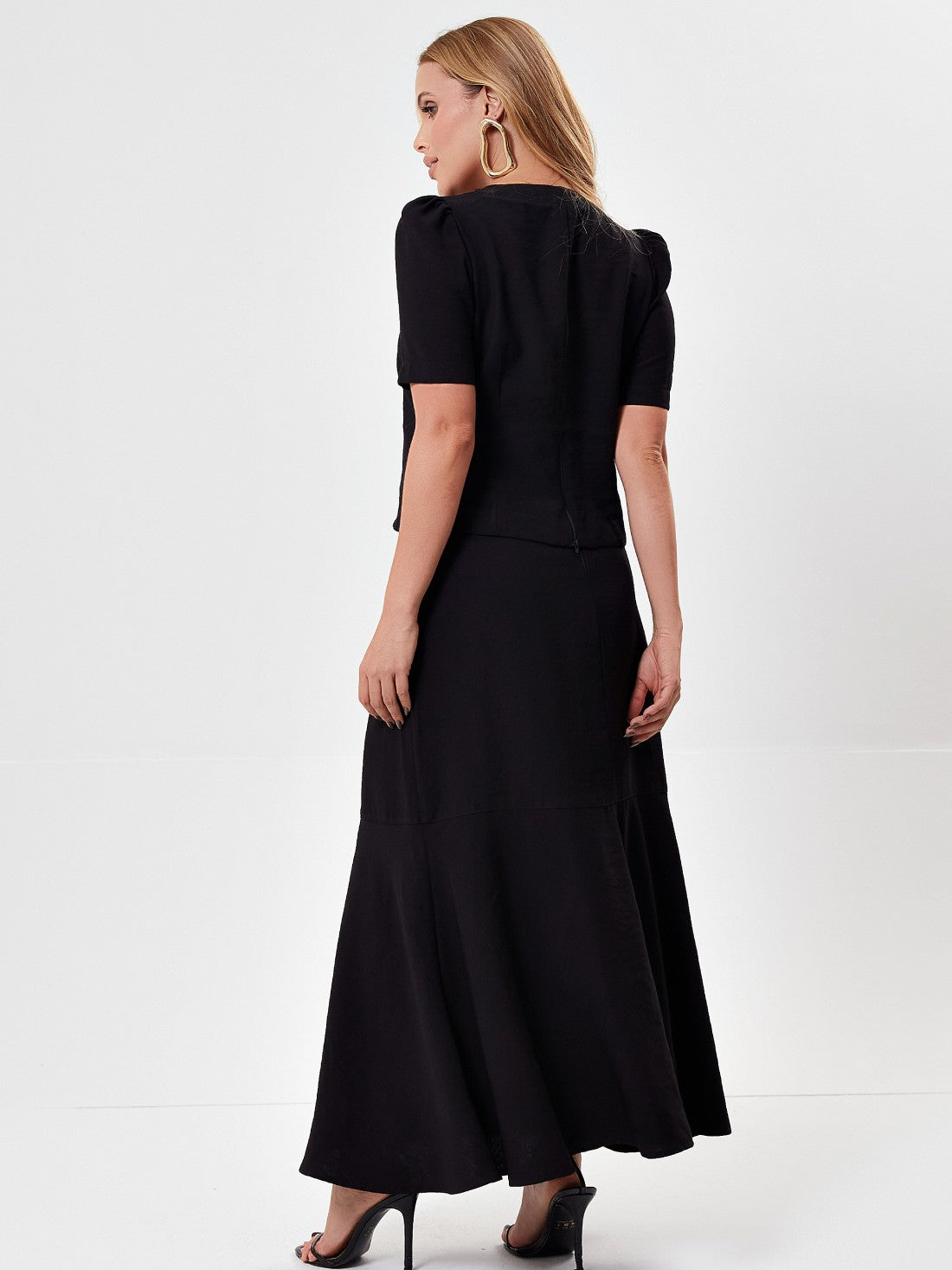 Conjunto Mamorena em Liocel Blusa Manga Curta com Detalhe na Barra e Saia Modelo Longuete com Fenda Frontal