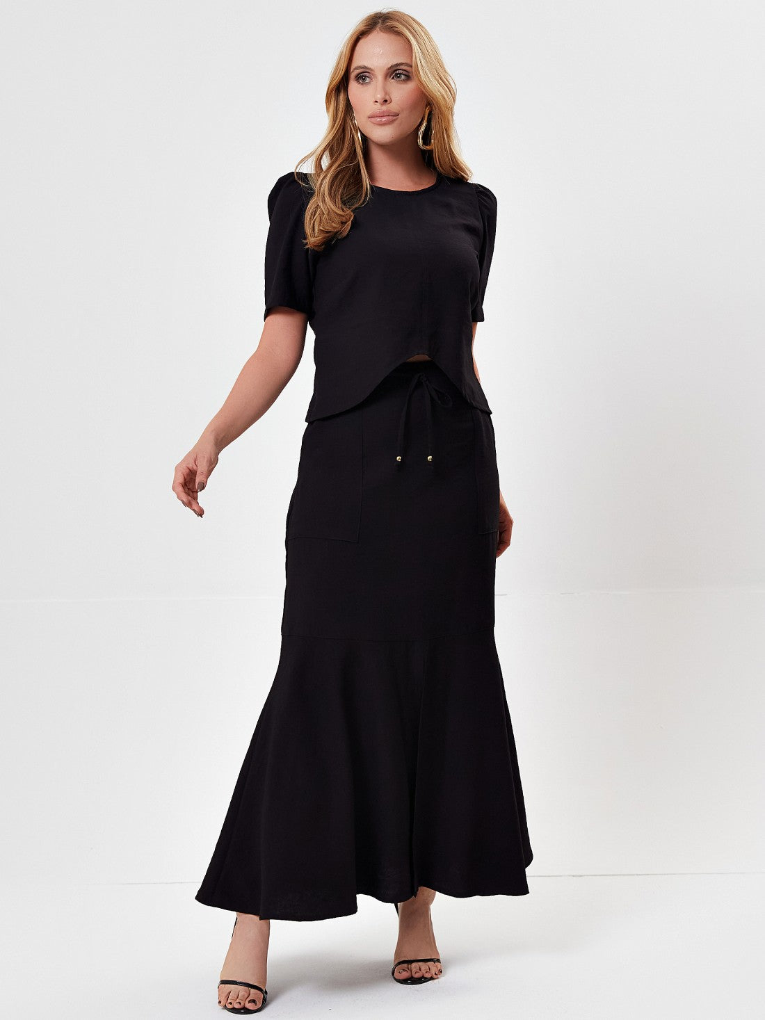 Conjunto Mamorena em Liocel Blusa Manga Curta com Detalhe na Barra e Saia Modelo Longuete com Fenda Frontal