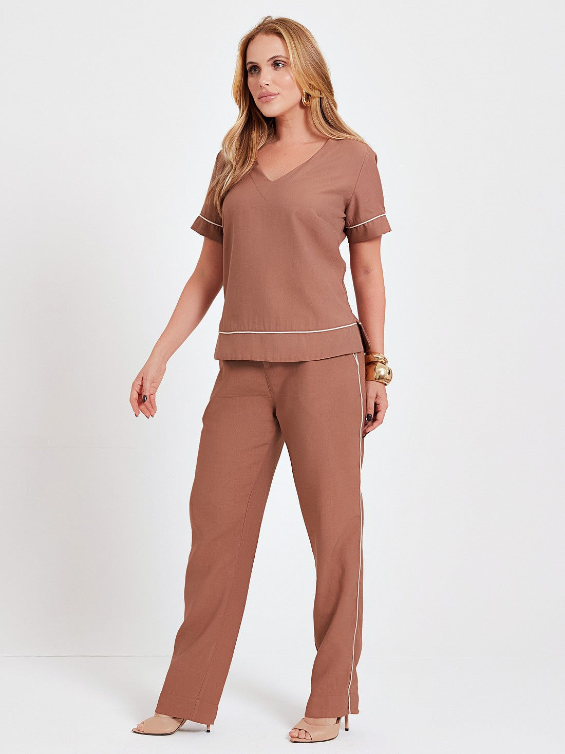 Conjunto Mamorena em Liocel de Blusa e Calça com Detalhes em Vivos