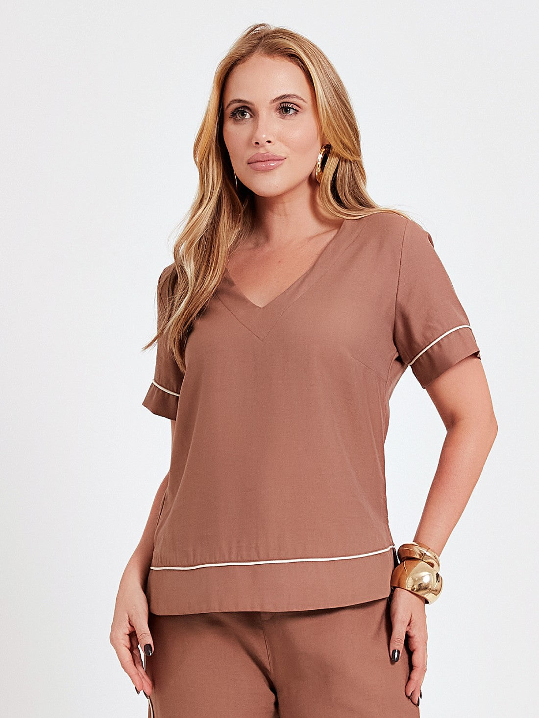 Conjunto Mamorena em Liocel de Blusa e Calça com Detalhes em Vivos