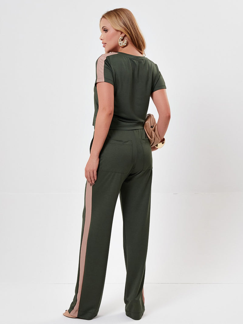 Conjunto Mamorena em Malha New Stardust de Blusa de Manga Curta com Calça Reta em Duas Cores