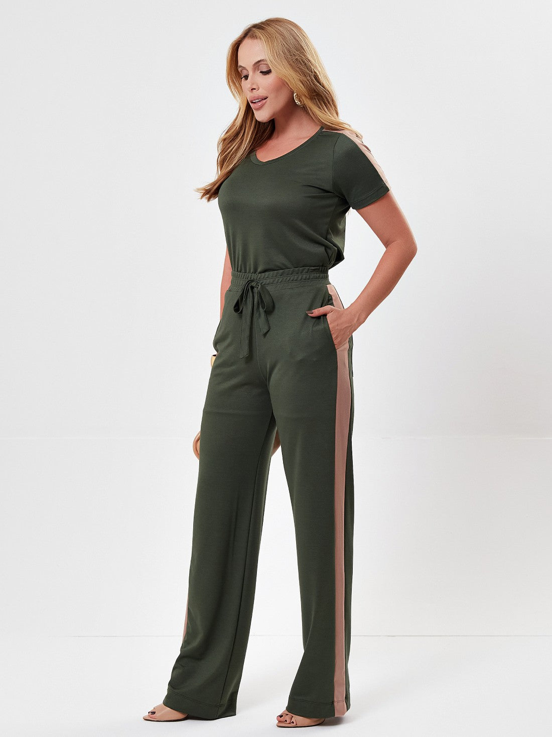 Conjunto Mamorena em Malha New Stardust de Blusa de Manga Curta com Calça Reta em Duas Cores