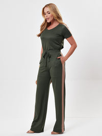 Conjunto Mamorena em Malha New Stardust de Blusa de Manga Curta com Calça Reta em Duas Cores