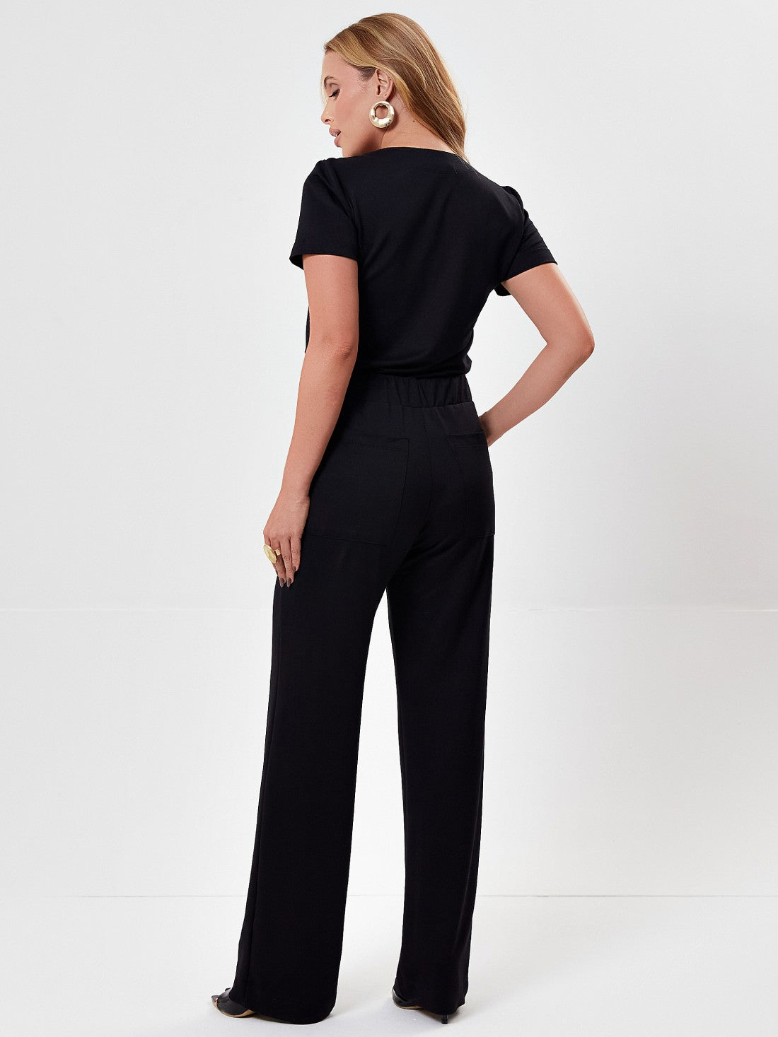 Conjunto Mamorena em Malha New Stardust de Blusa Manga Curta com Zíper no Decote e Calça Reta Com Cós de Elástico