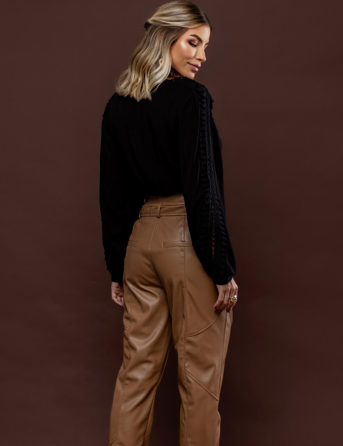 Camisa em viscose com pregas Lia - Preta