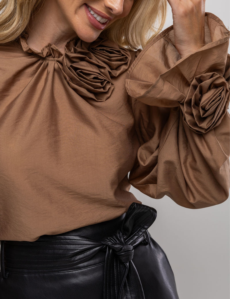 Blusa Detalhe Flores Margô - Cáqui