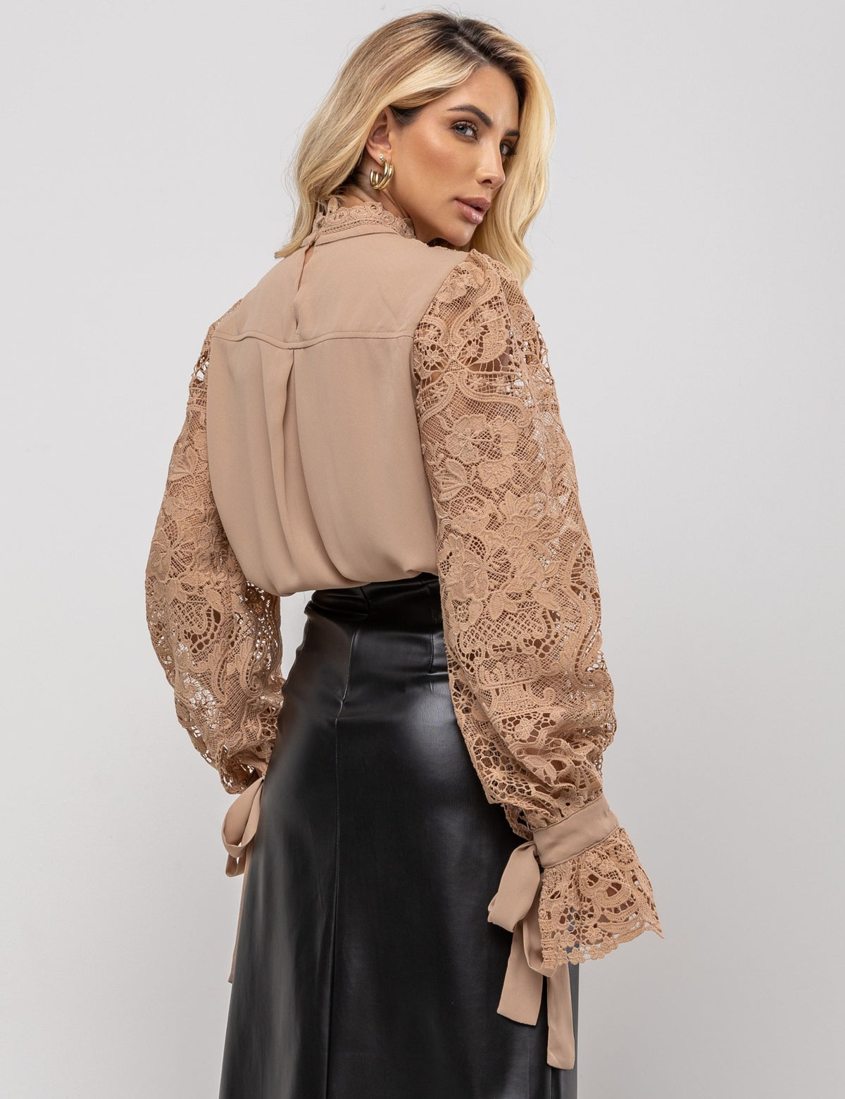 Camisa de Voil Drapeado Leila - Bege