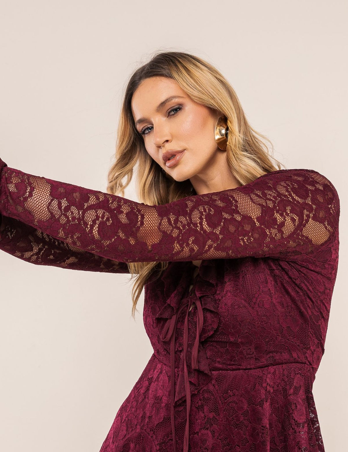 Vestido em Renda Lavínia - Vinho