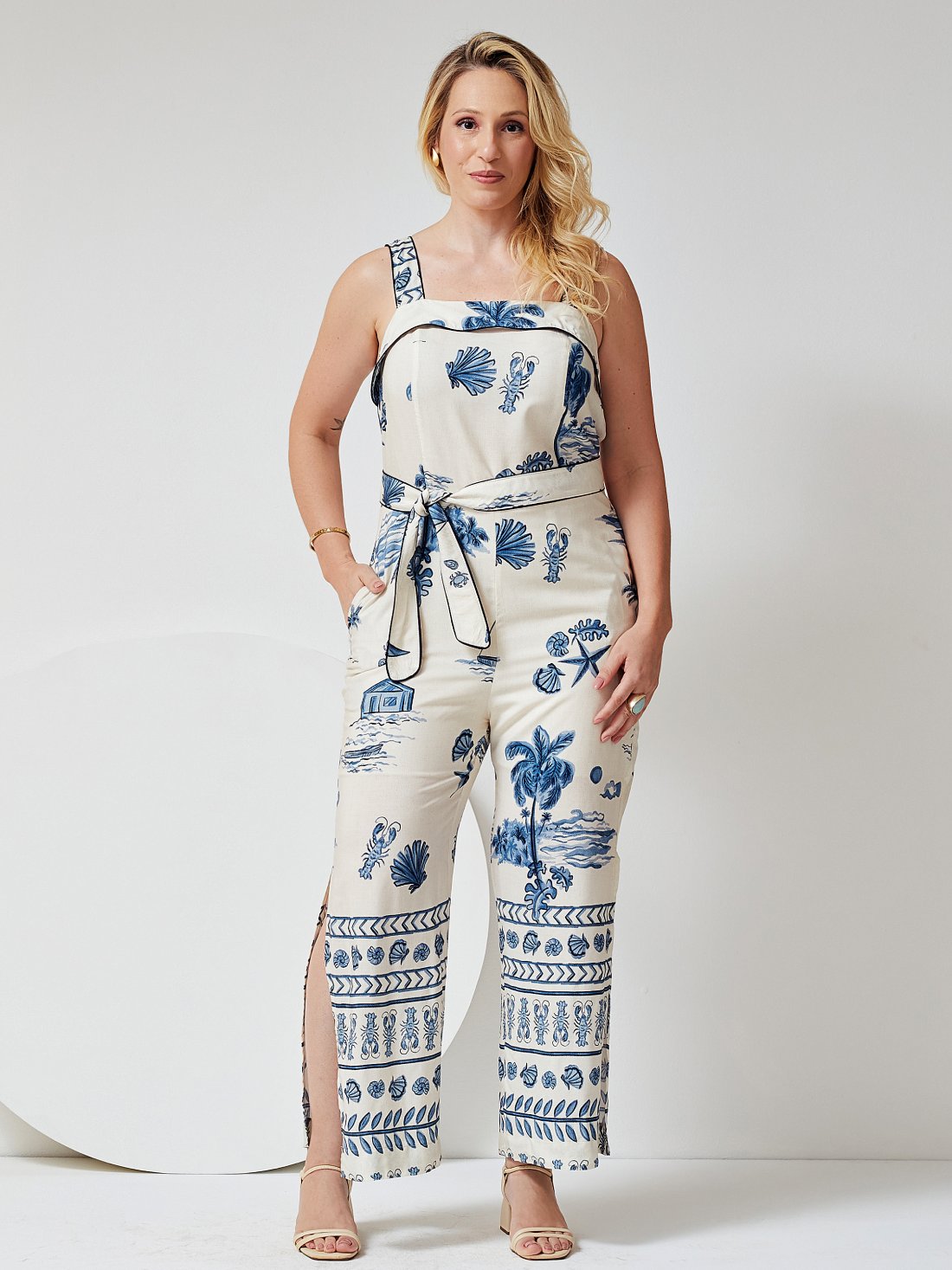 Macacão Mamorena Longo de Alça em Viscose Estampada