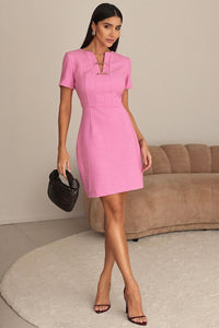 Vestido Adele Tubinho Manga Curta Com Detalhe Metal - Rosa