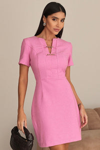 Vestido Adele Tubinho Manga Curta Com Detalhe Metal - Rosa