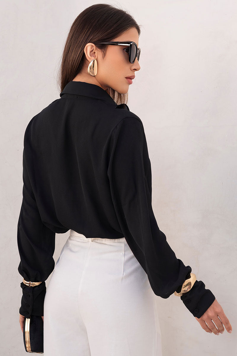 Blusa Agatha Crepe Com Babado, Botão e Manga Longa - Preto