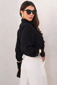 Blusa Agatha Crepe Com Babado, Botão e Manga Longa - Preto