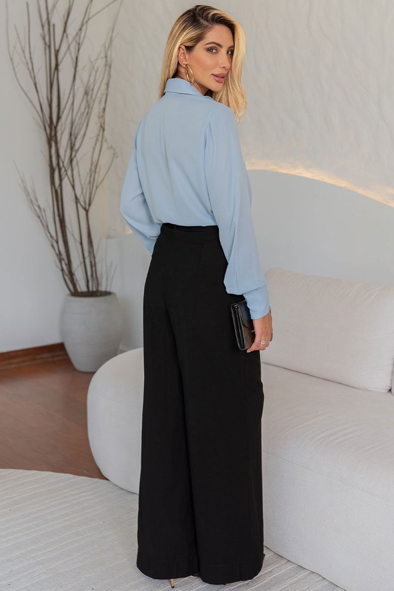 Blusa Agatha Crepe Com Babado, Botão e Manga Longa - Azul