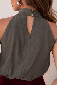 Blusa Irene Com Detalhe Flor de Metal - Verde Musgo