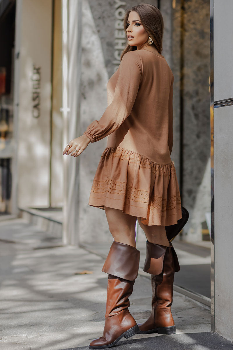Vestido Roseli Manga Longa Com Babado Bordado - Caramelo
