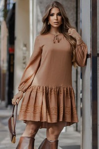 Vestido Roseli Manga Longa Com Babado Bordado - Caramelo