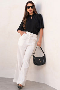 Blusa Cleide Crepe Com Detalhe Metal na Gola - Preto