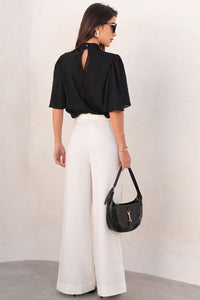 Blusa Cleide Crepe Com Detalhe Metal na Gola - Preto