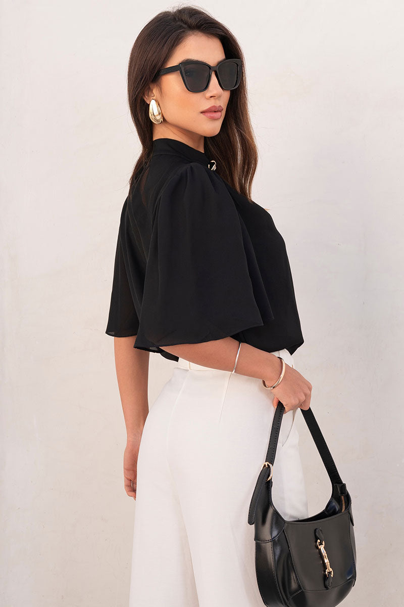 Blusa Cleide Crepe Com Detalhe Metal na Gola - Preto