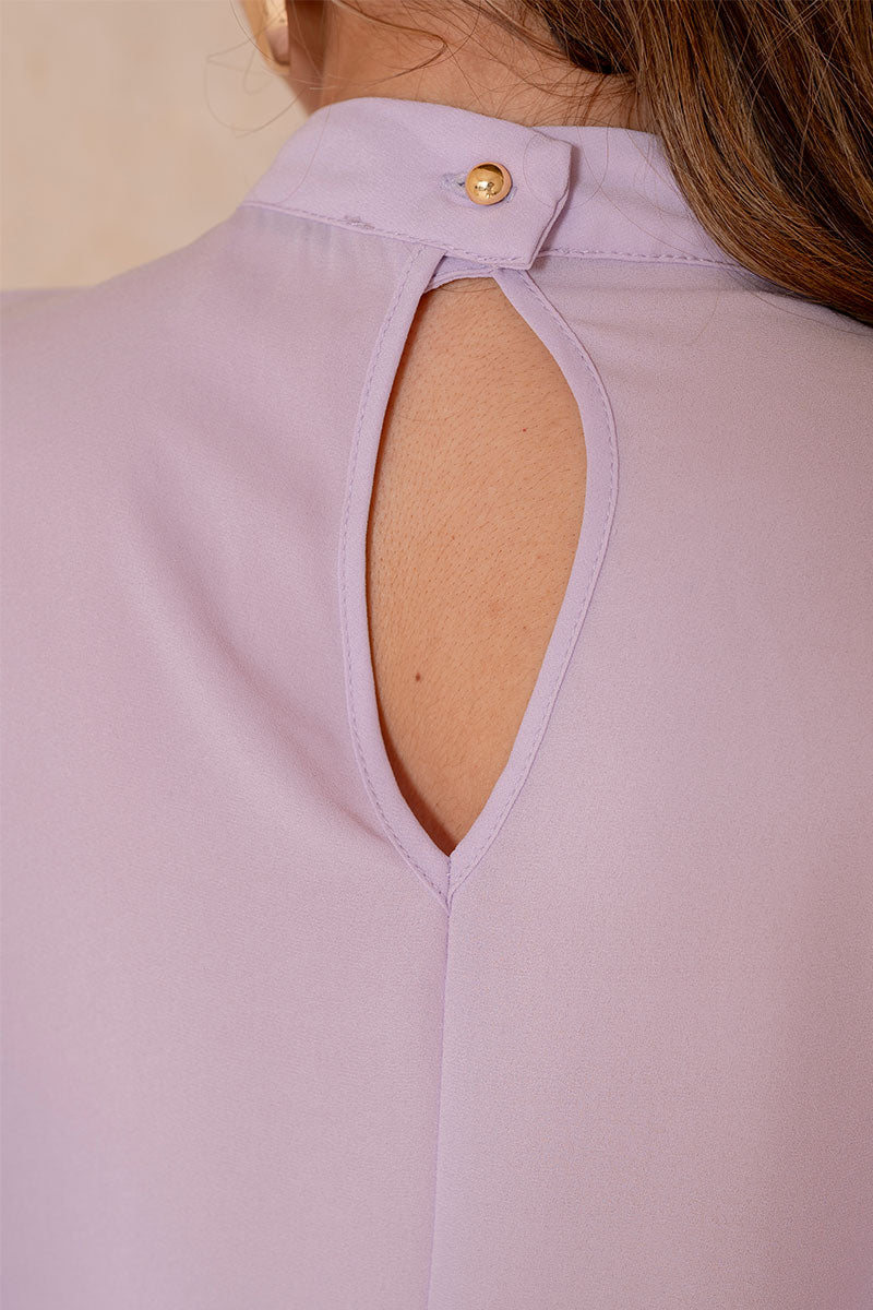 Blusa Cleide Crepe Com Detalhe Metal na Gola - Lilás