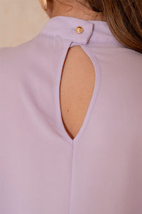Blusa Cleide Crepe Com Detalhe Metal na Gola - Lilás