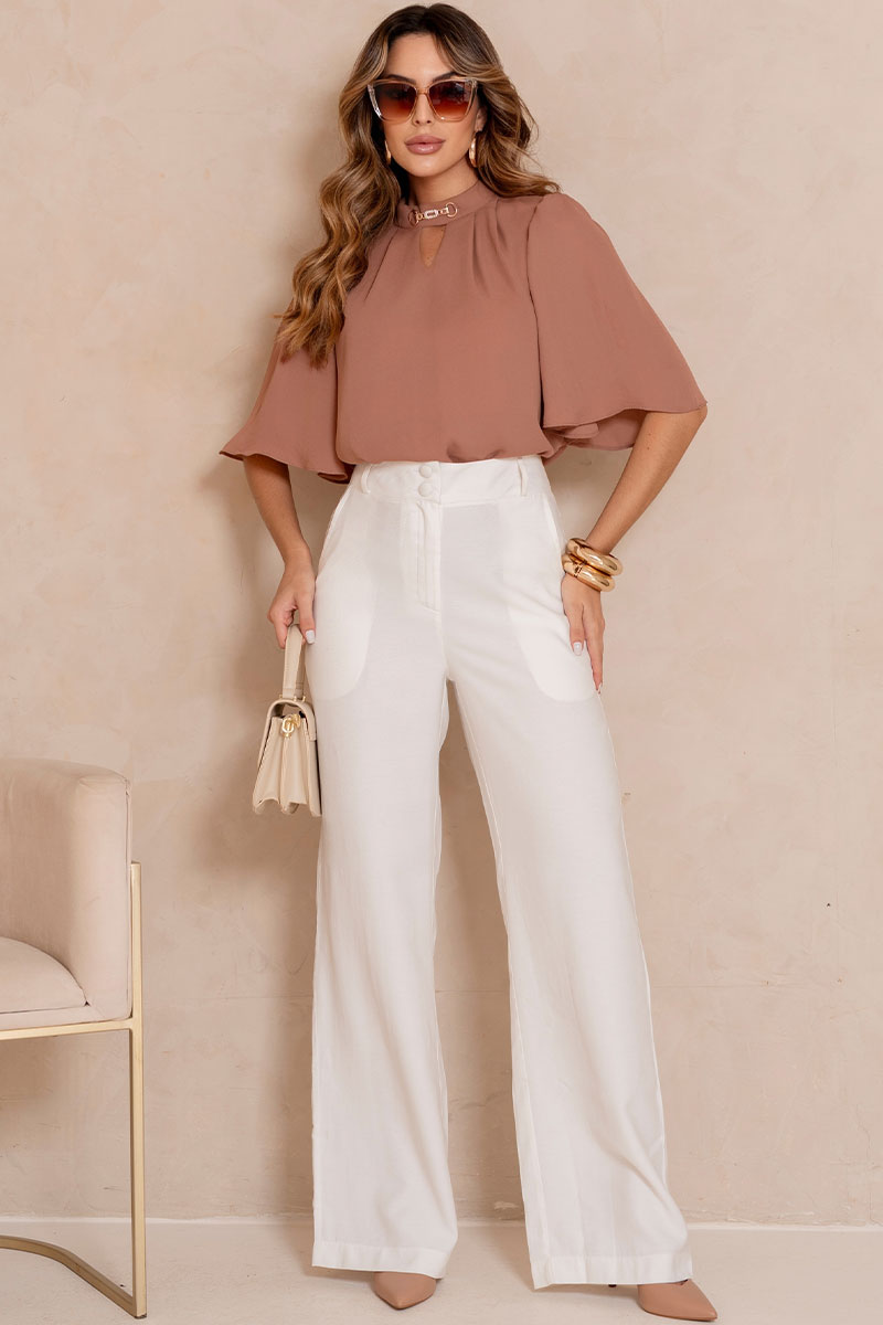 Blusa Cleide Crepe Com Detalhe Metal na Gola - Caramelo