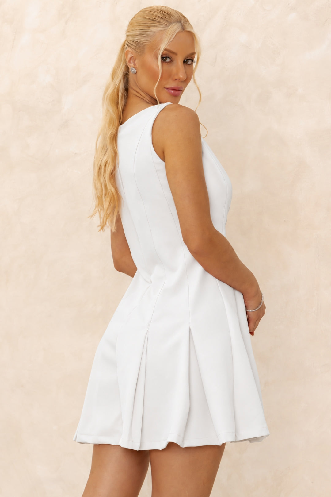 Vestido Gleice Curto Evasê com Pregas - Off White