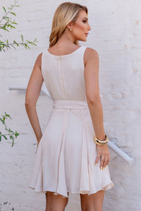 Vestido Odete Curto Crepe Com Recorte e Faixa - Bege