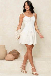 Vestido Melina Curto Com Babado e Detalhe Metal Bordado - Off White