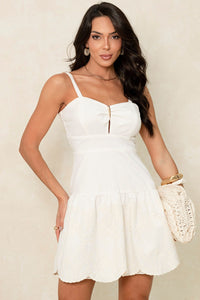 Vestido Melina Curto Com Babado e Detalhe Metal Bordado - Off White