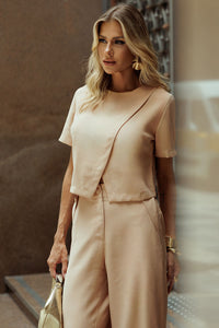 Blusa Gina Manga Curta Botões Assimétricos - Bege