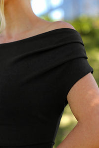 Vestido Paloma Curto com Drapeado no Ombro - Preto