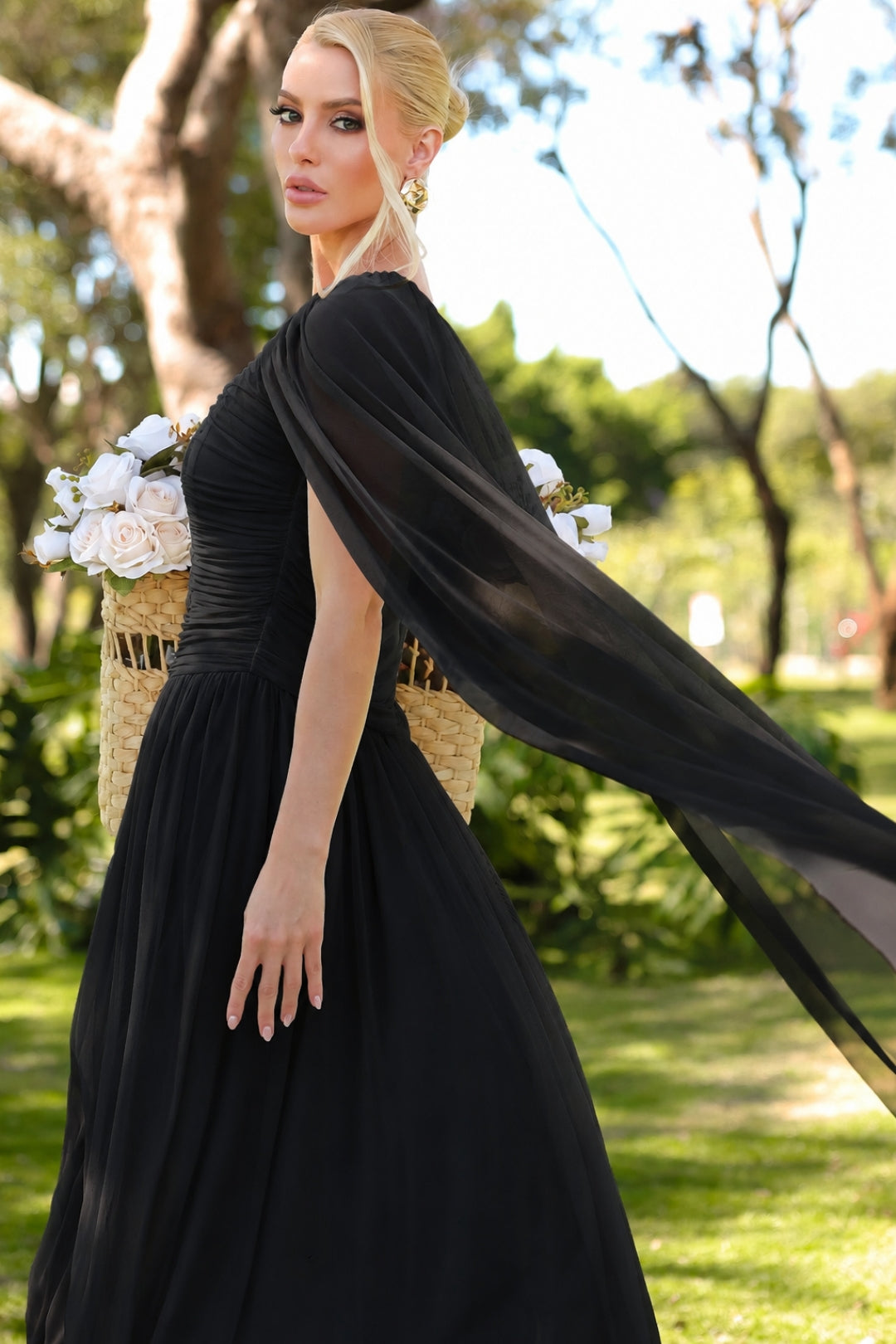 Vestido Rubi Longo de Tule com Véu - Preto
