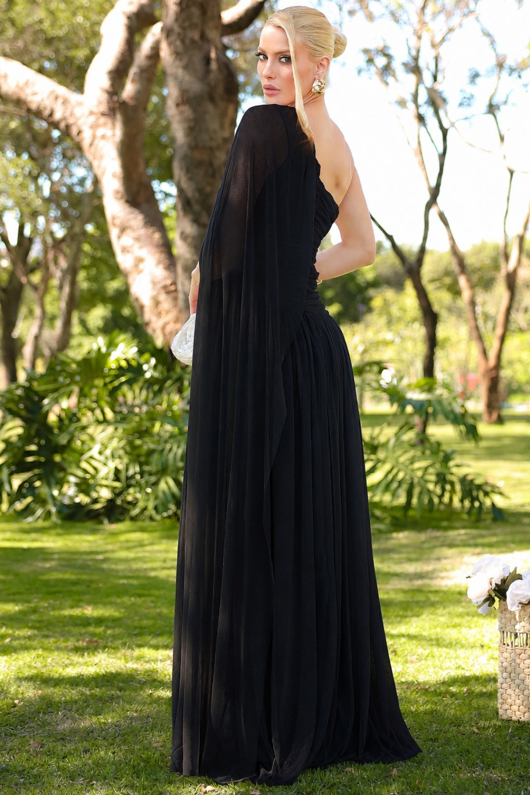 Vestido Rubi Longo de Tule com Véu - Preto