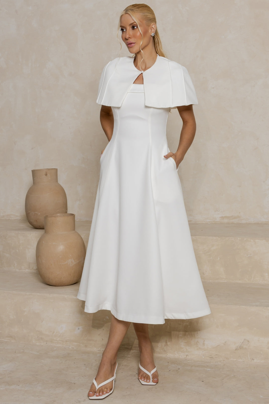 Capa Agapi Pelerine com Botão Frontal - Off White