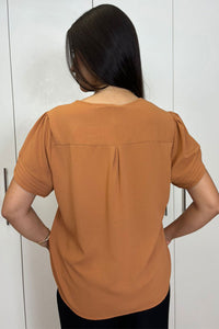 Blusa Kim Manga Curta Com Pregas - Caramelo