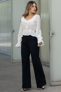 Blusa Pamela Com Babado, Botão e Manga Longa - Off White