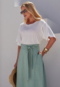 Saia Mamorena Midi Evasê em Linho Pespontada Com Faixa