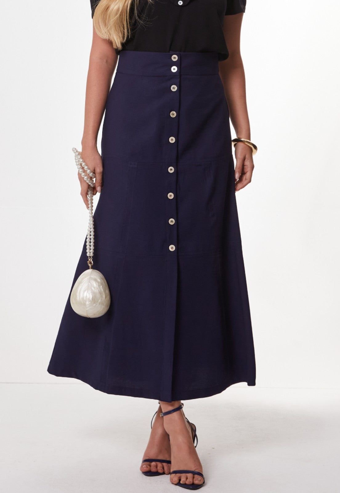 Saia Mamorena Midi Evasê em Liocel com Recortes e Botões de Madrepérola