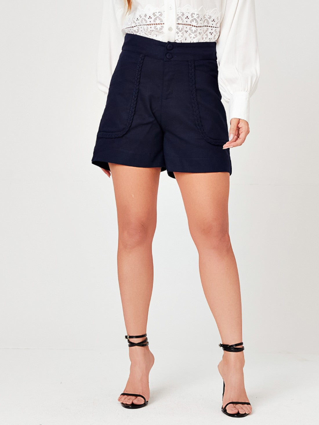 Short Mamorena em Linho com Elastano Detalhe em Trança