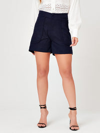 Short Mamorena em Linho com Elastano Detalhe em Trança