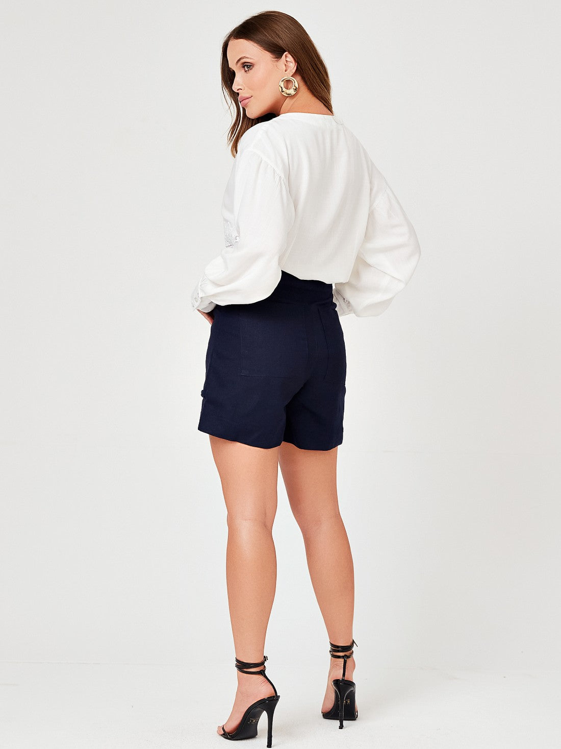 Short Mamorena em Linho com Elastano Detalhe em Trança