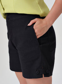 Short Mamorena em Tecido Enki com Abertura na Lateral