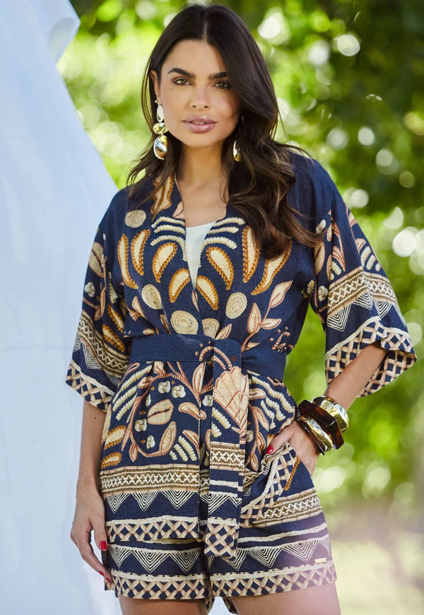 Trijunto Mamorena Kimono Manga Curta com Short em Viscose Estampada e Blusa em Malha Canelada com Faixa de Amarração