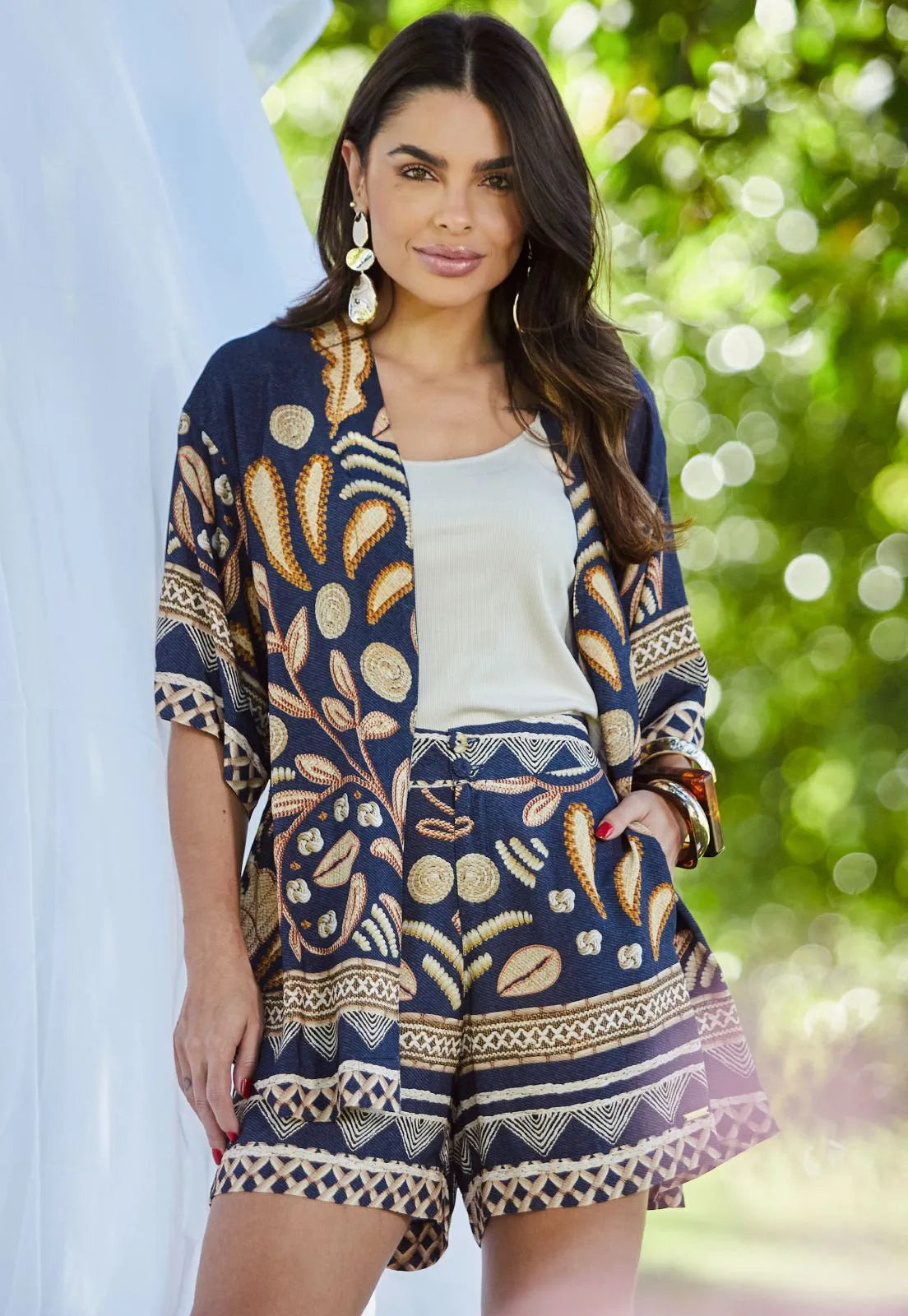 Trijunto Mamorena Kimono Manga Curta com Short em Viscose Estampada e Blusa em Malha Canelada com Faixa de Amarração