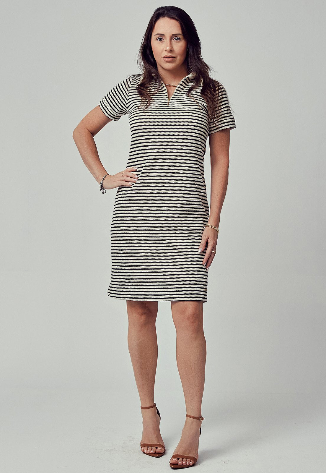 Vestido Mamorena Curto Polo em Malha Listrada com Zíper no Decote