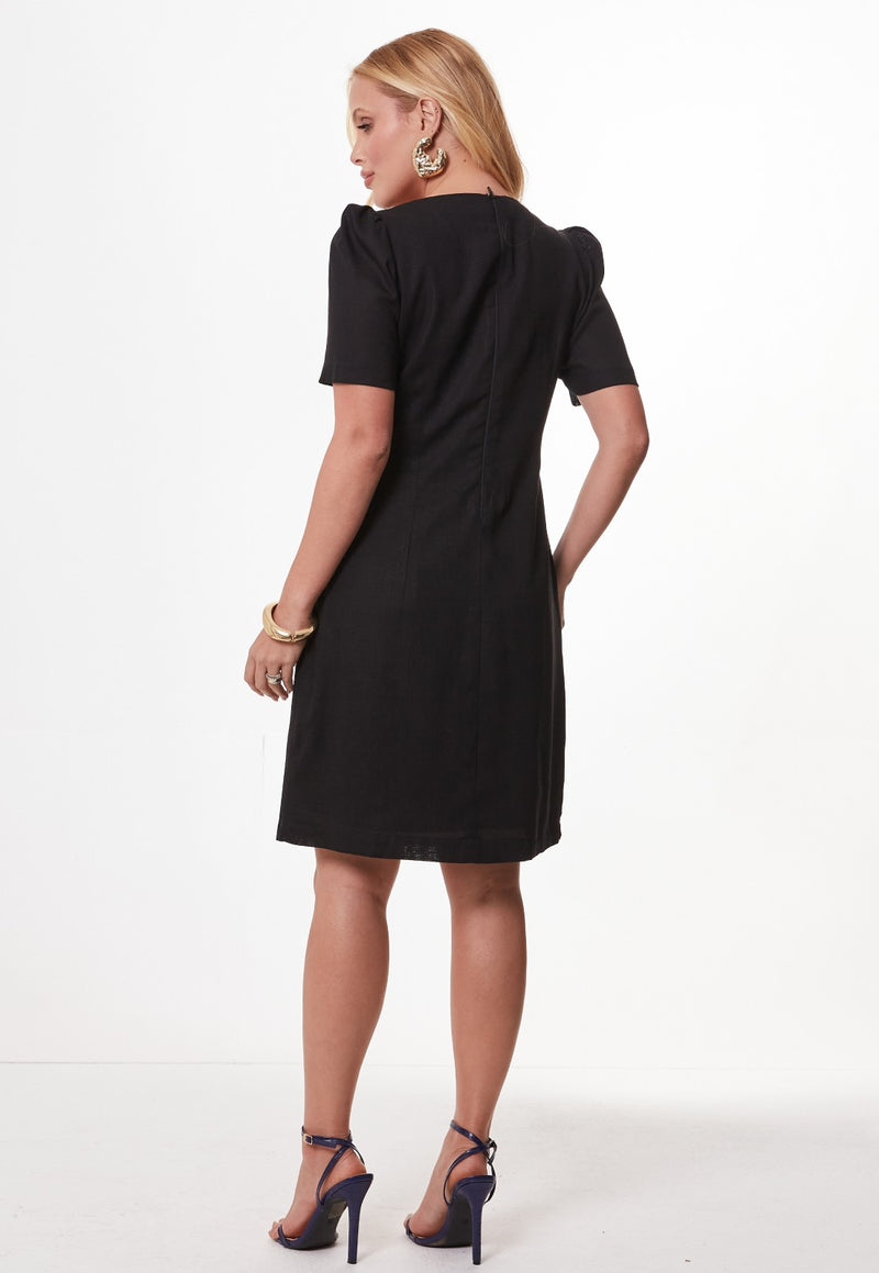 Vestido Mamorena Curto Tubo de Manga Curta em Linho com  Bordado na Frente