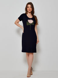 Vestido Mamorena Curto Tubo de Manga Curta em Malha com Bordado Eletrônico